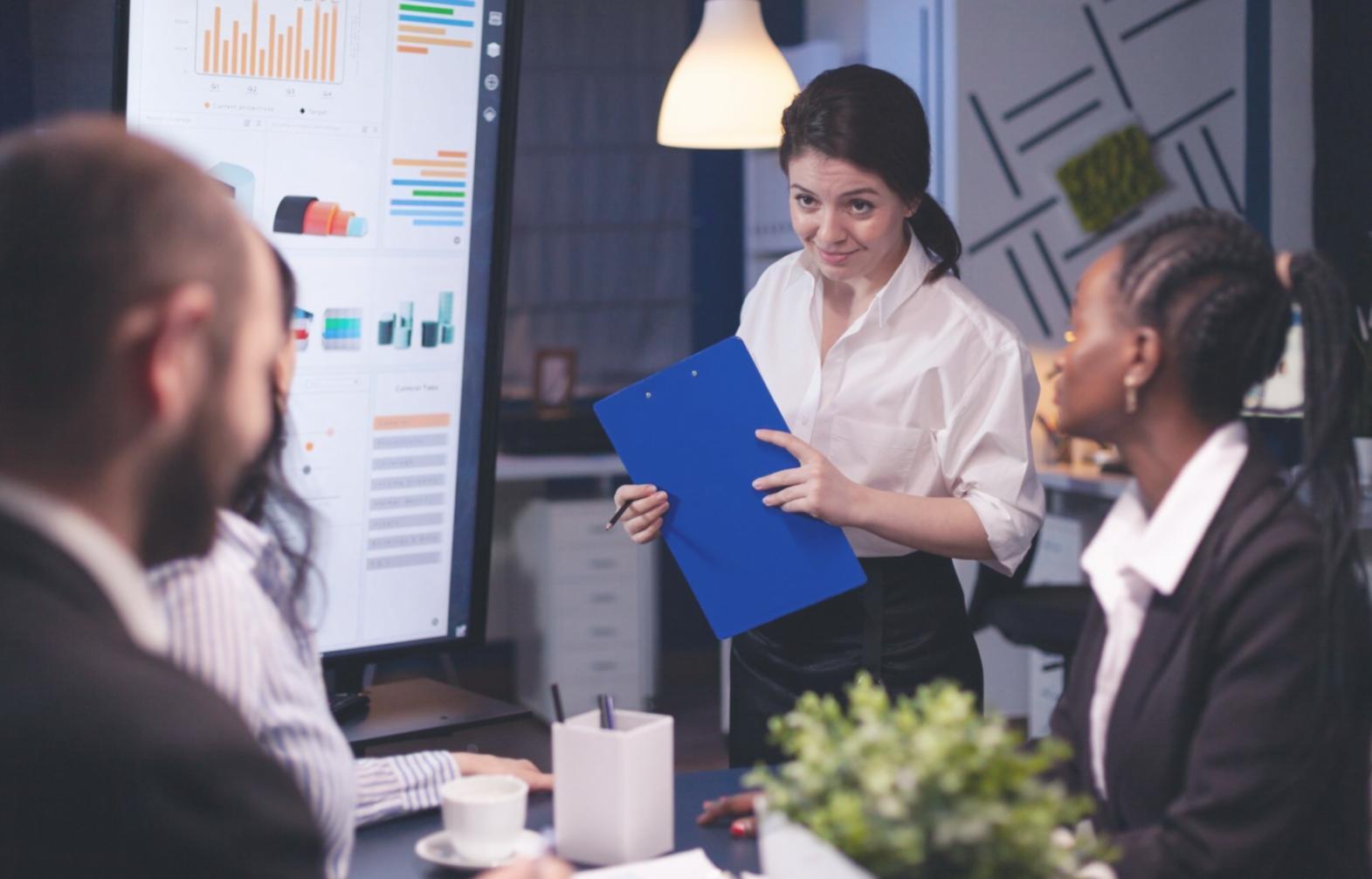 Presentación de proyecto financiero con gráficos y análisis detallado