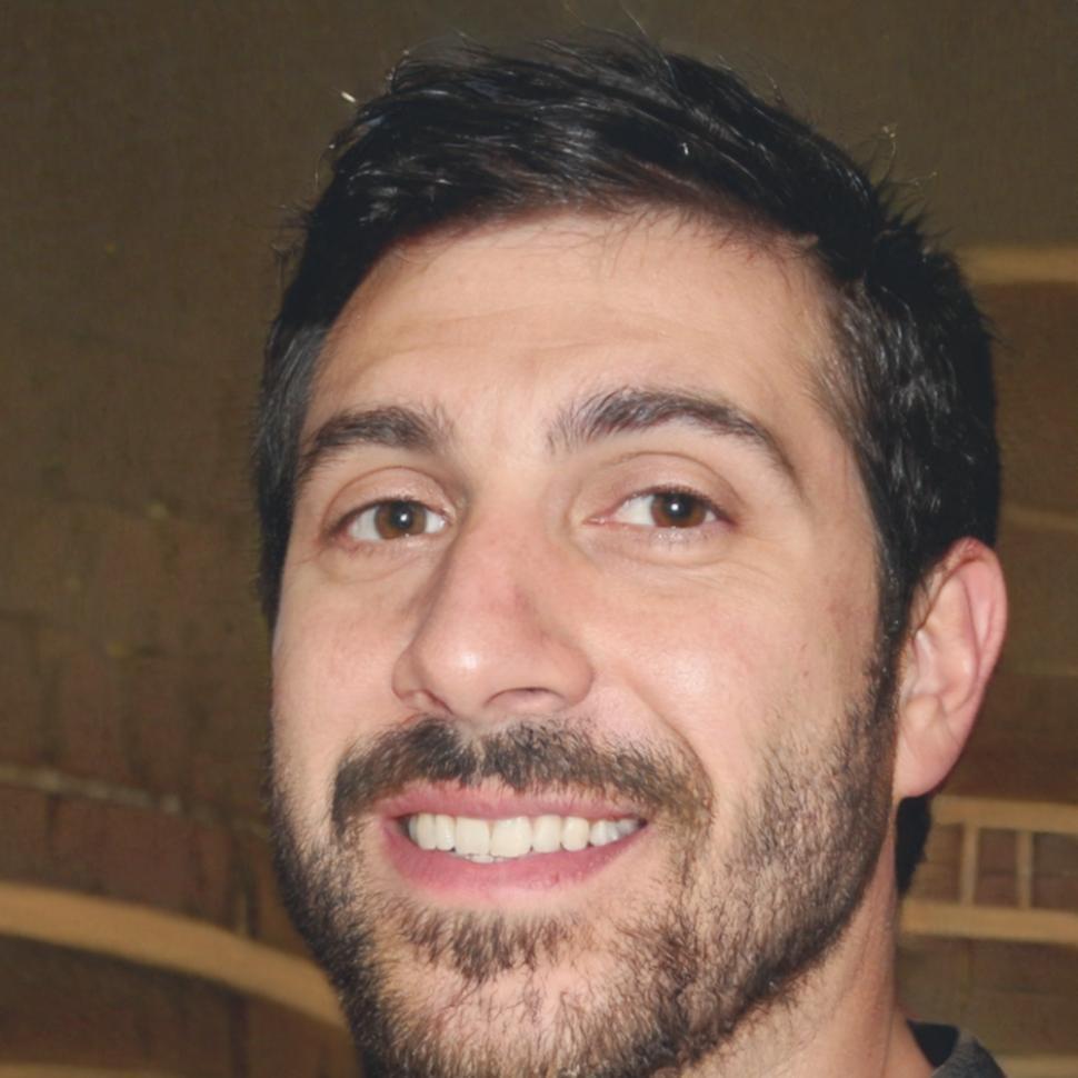 Retrato profesional de instructor experto en modelado financiero